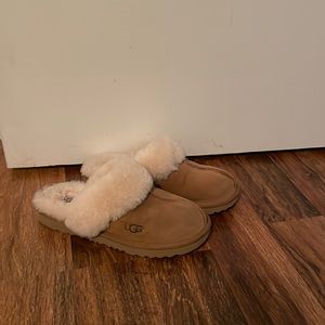 UGG house-shoes - size 5 -